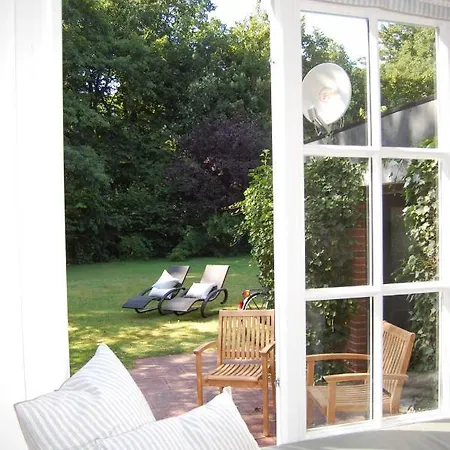 Ferien In Einem Ehemaligen Kaptitaenshaus 펜션 *