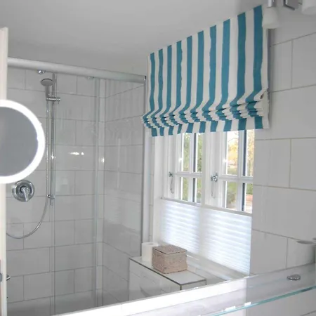 Ferien In Einem Ehemaligen Kaptitaenshaus 비크아프포르