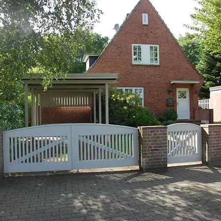 Ferien In Einem Ehemaligen Kaptitaenshaus 펜션 비크아프포르